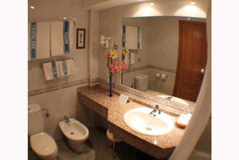 Hotel Trafalgar Madrid Room photo